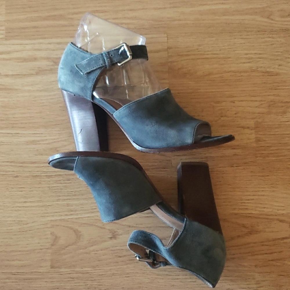VC SIGNATURE By Vince Camuto Ankle Strap Heels Sandals Size 8,5 Greyish …